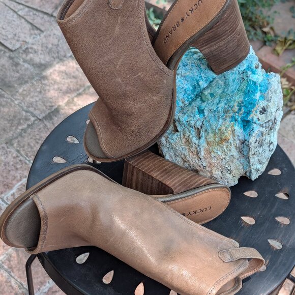 Lucky Brand Distressed Leather Chunky Heels: Peep Toe, Sling Back Bootie Size 7 - Picture 11 of 12